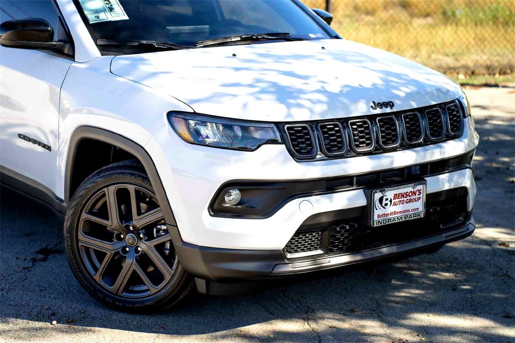New 2026 Jeep Compass Latitude image 3