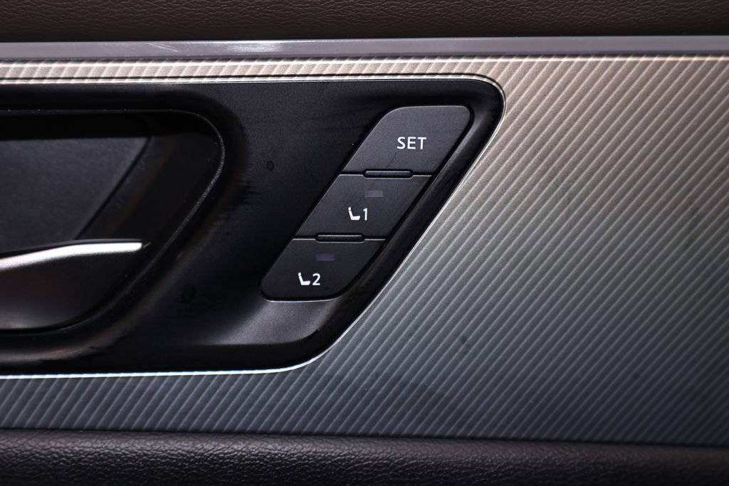 Used 2025 Nissan Murano Platinum image 12