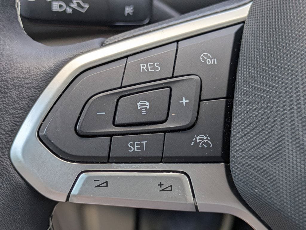 Certified 2023 Volkswagen Tiguan SE FWD image 24