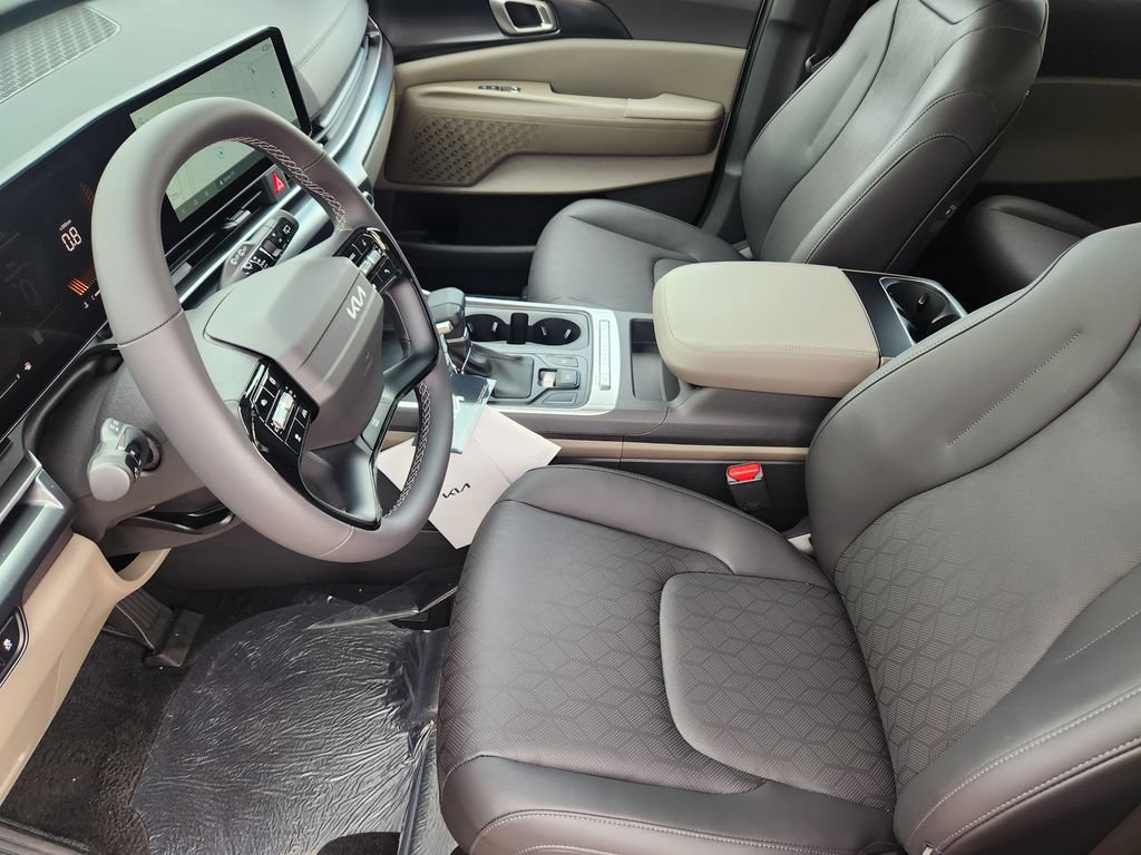 New 2027 Kia Carnival FWD image 6