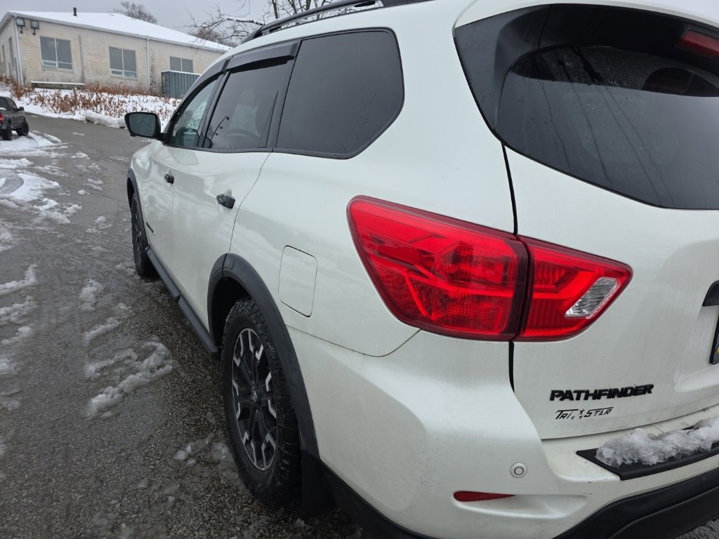 Used 2019 Nissan Pathfinder SL image 3