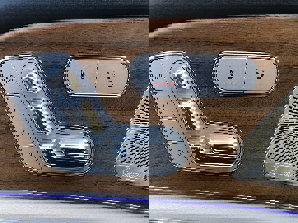 Used 2022 Mercedes-Benz GLE 350 4MATIC w/ Premium Package image 12