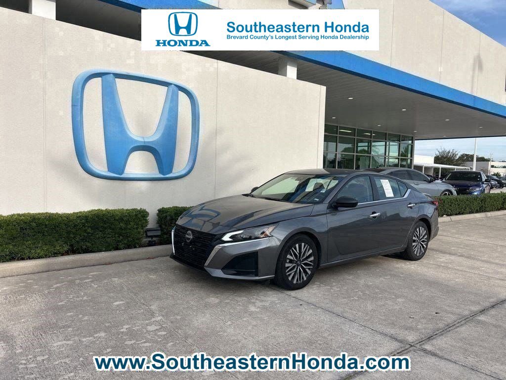 Used 2024 Nissan Altima 2.5 SV image 1