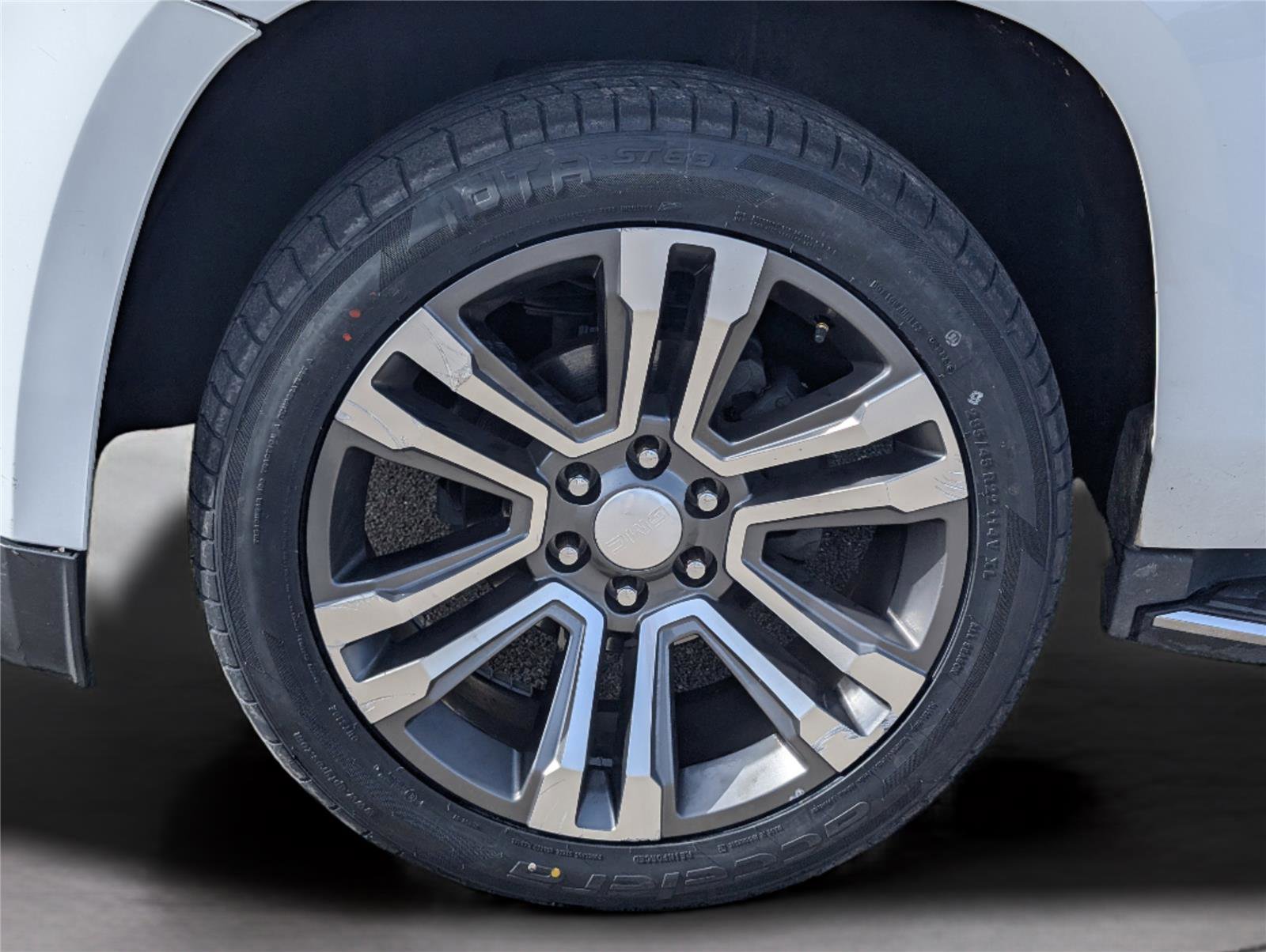 Used 2017 GMC Yukon SLT image 9