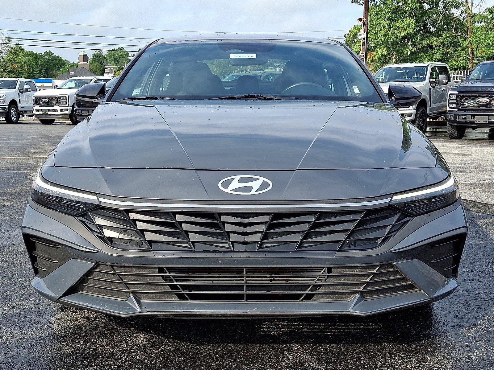 Used 2025 Hyundai Elantra Sport FWD image 2