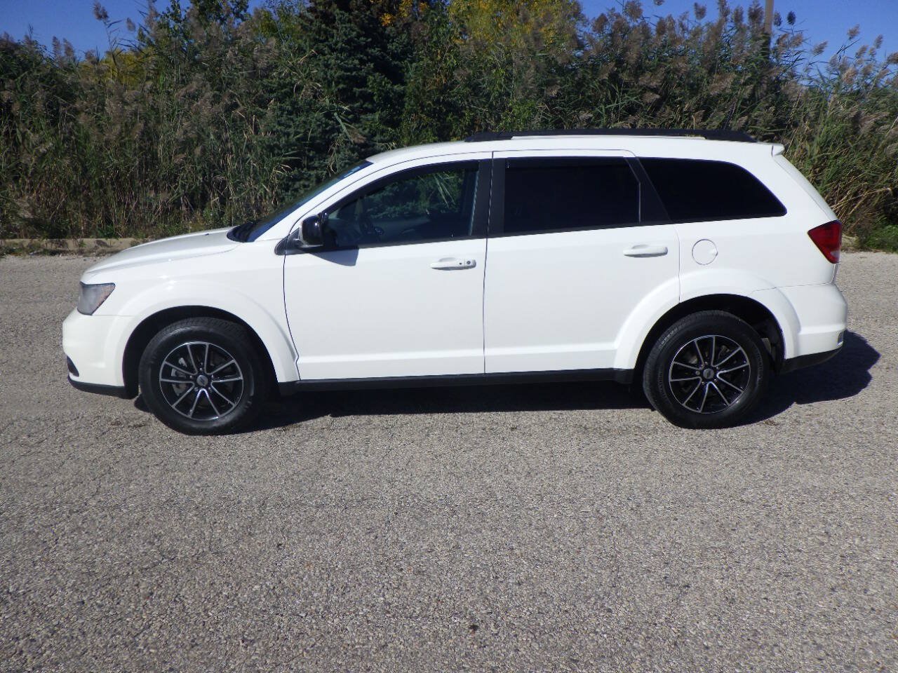 Used 2018 Dodge Journey SXT FWD image 2