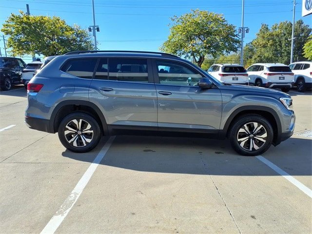 Certified 2025 Volkswagen Atlas SE image 6