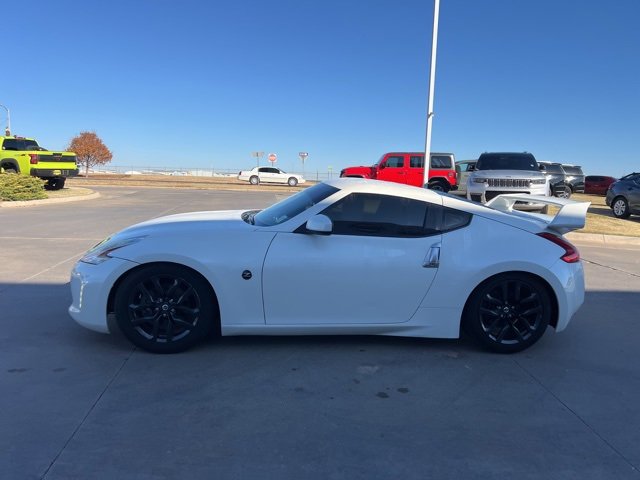 Used 2017 Nissan 370Z w/ Sport Package image 4