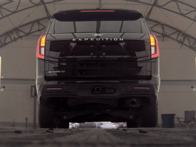 Used 2025 Ford Expedition Active AWD/4WD image 8