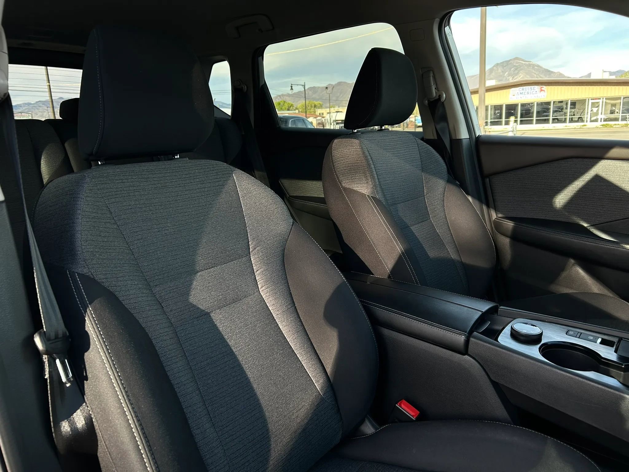 Used 2023 Nissan Rogue SV image 24