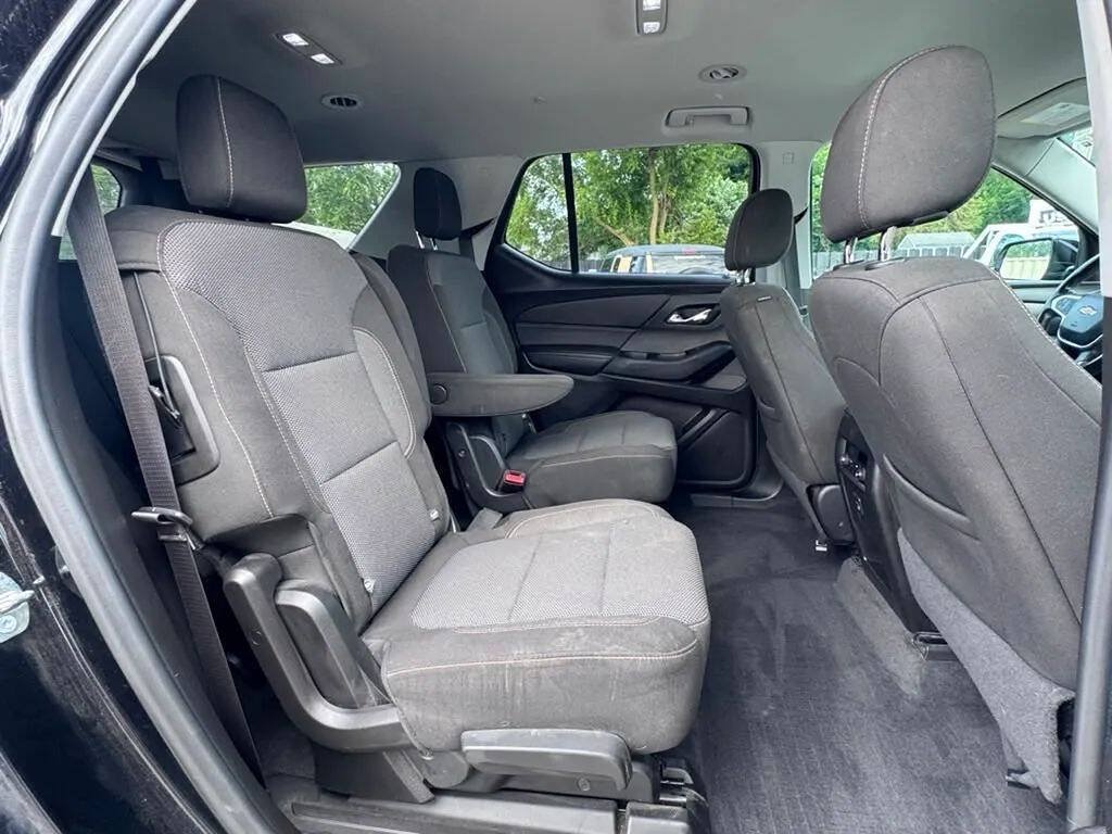 Used 2018 Chevrolet Traverse LT FWD image 12