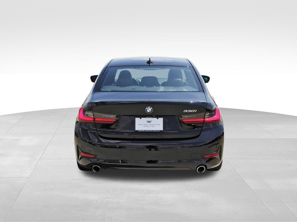 Used 2022 BMW 330i Sedan w/ Driving Assistance Package RWD image 3