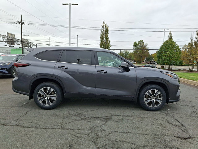 Used 2024 Toyota Highlander XLE image 28