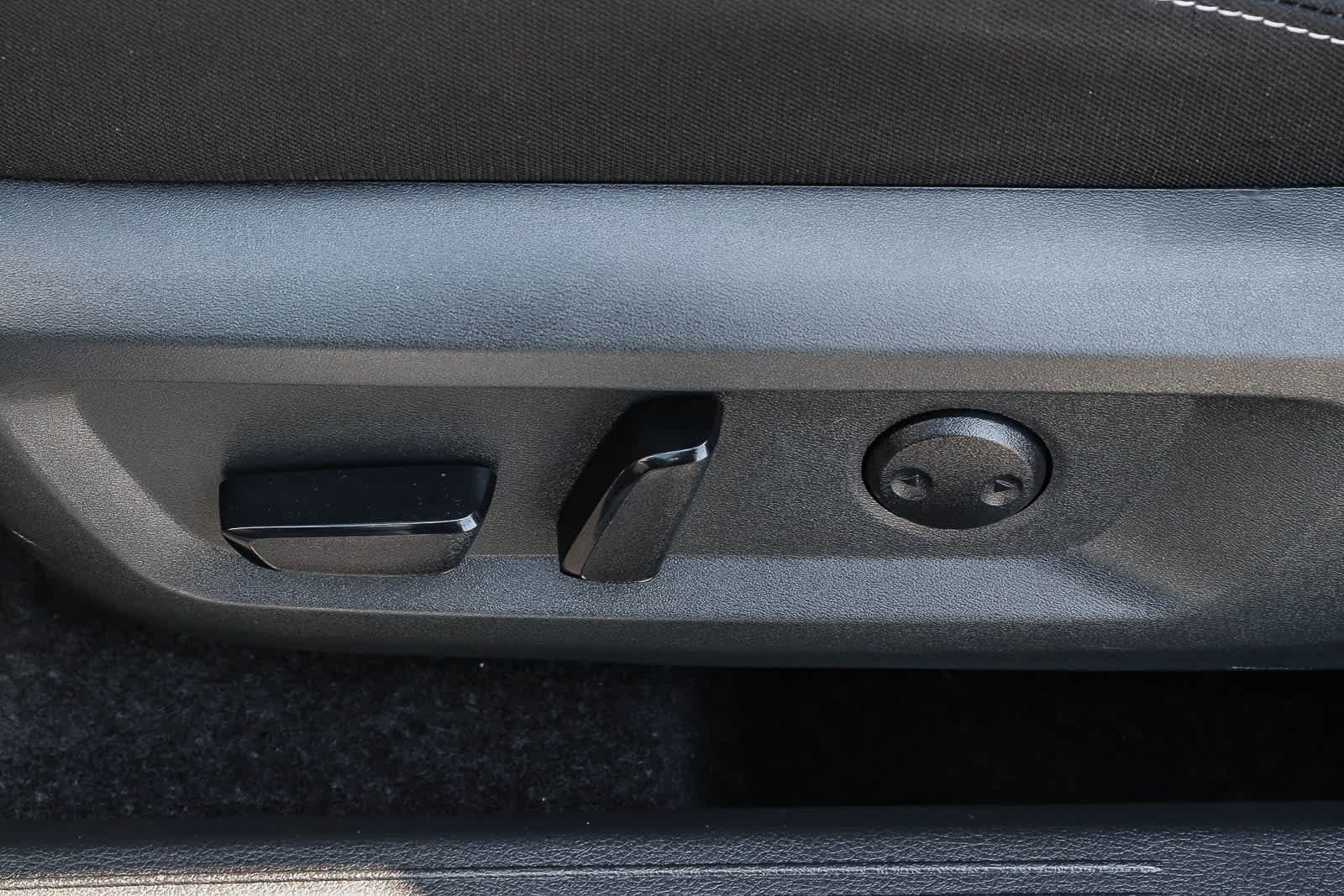 Used 2025 Nissan Rogue SV FWD image 29
