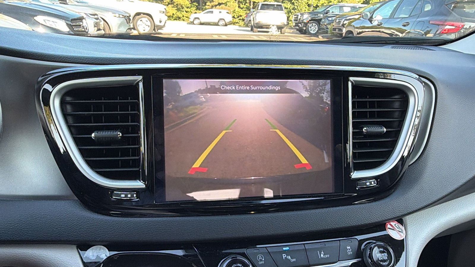Used 2024 Chrysler Pacifica Touring-L FWD image 33