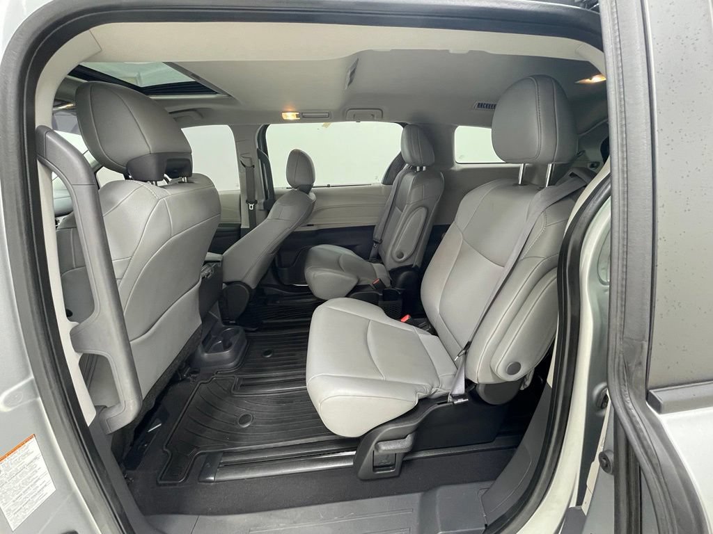 Used 2023 Toyota Sienna XLE FWD image 12