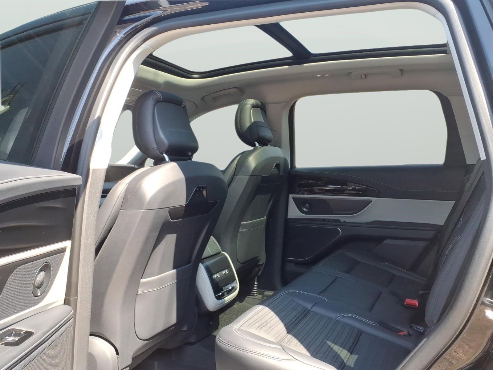 Used 2024 Lincoln Nautilus Reserve w/ Equipment Group 202A AWD/4WD image 15