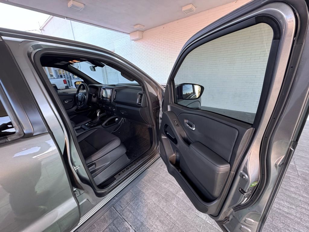 Used 2023 Nissan Frontier SV w/ Midnight Edition Package image 16
