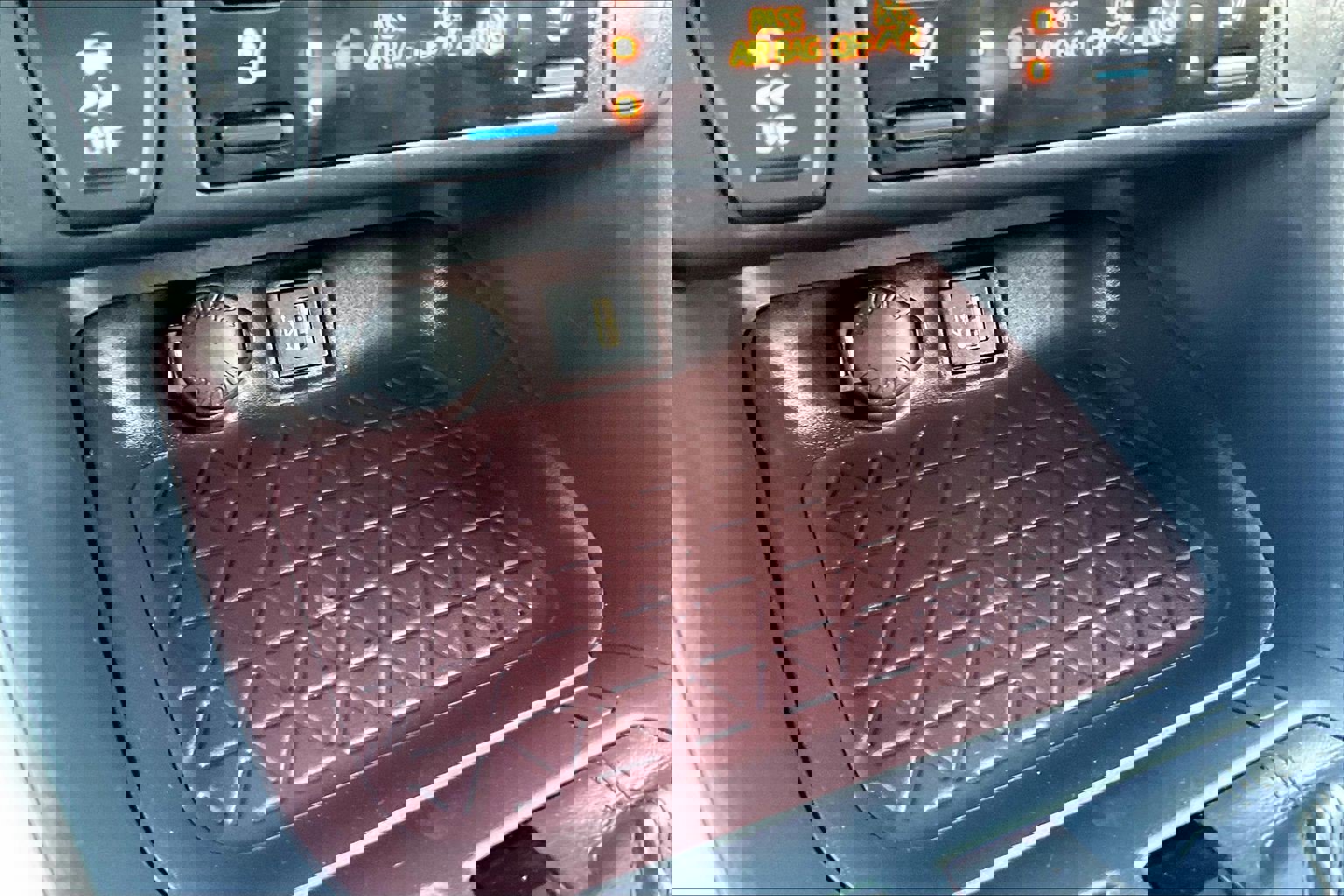 Used 2025 Toyota RAV4 Limited image 31