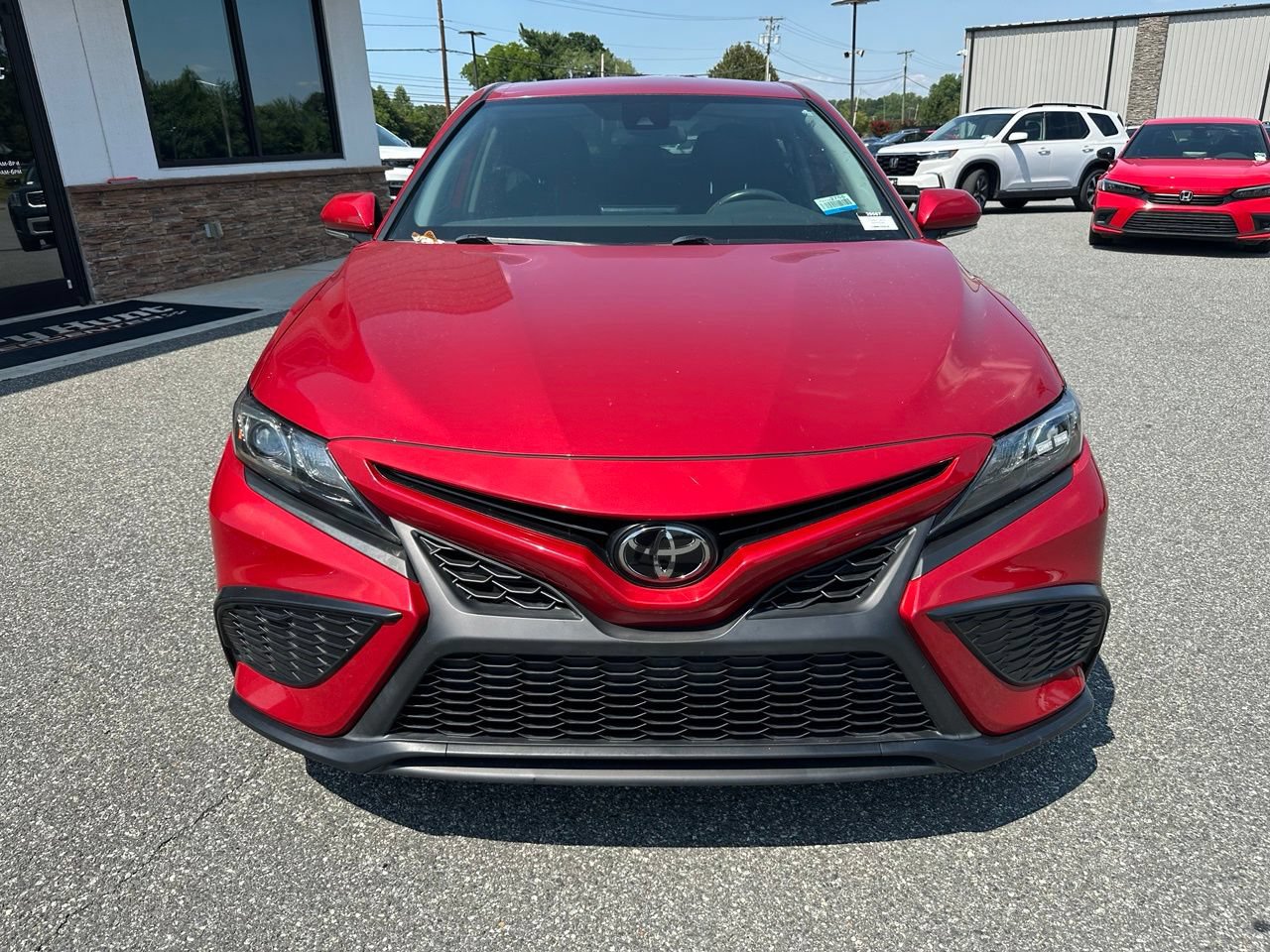 Used 2022 Toyota Camry SE FWD image 11
