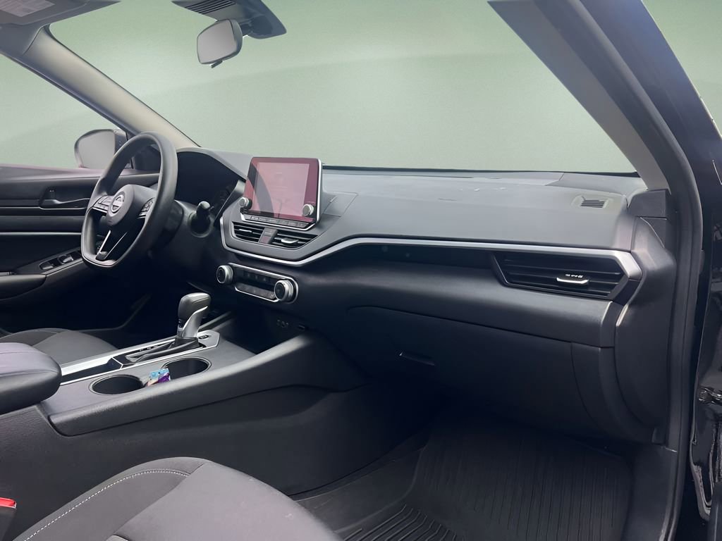 Used 2025 Nissan Altima 2.5 S FWD image 11