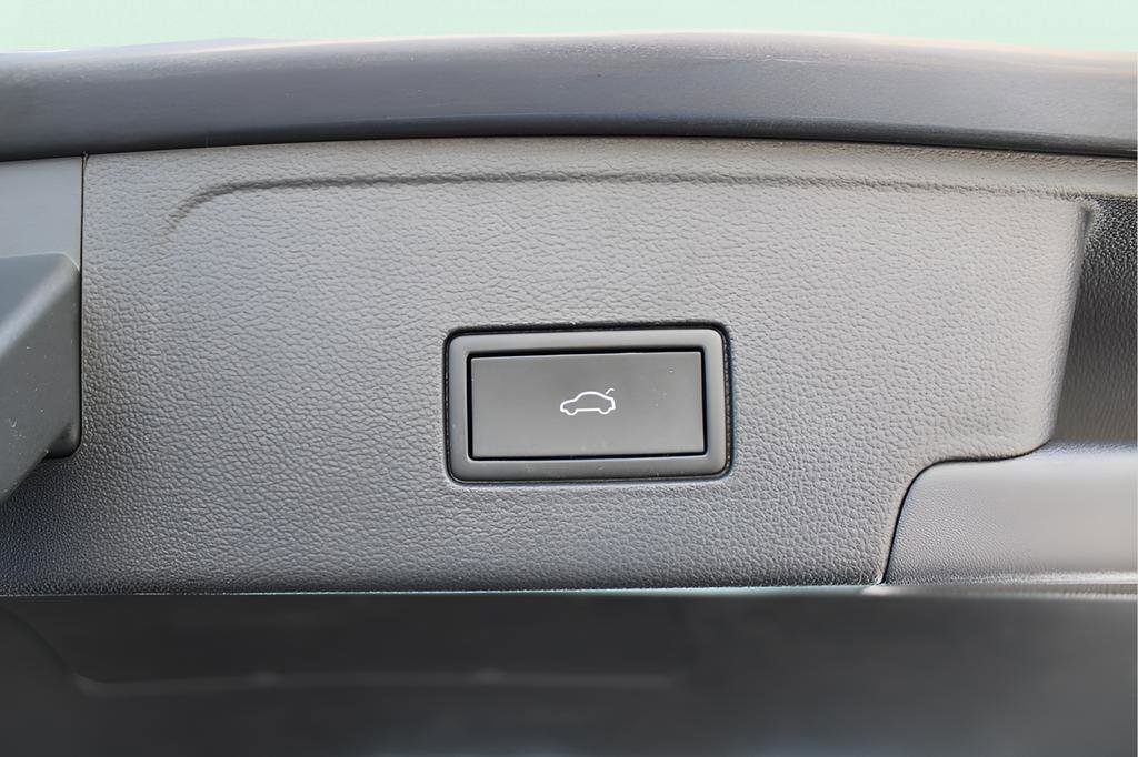 Used 2024 Volkswagen Atlas Cross Sport SE image 11