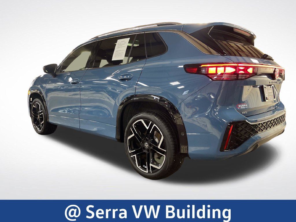 Used 2025 Volkswagen Tiguan SEL R-Line AWD/4WD image 3