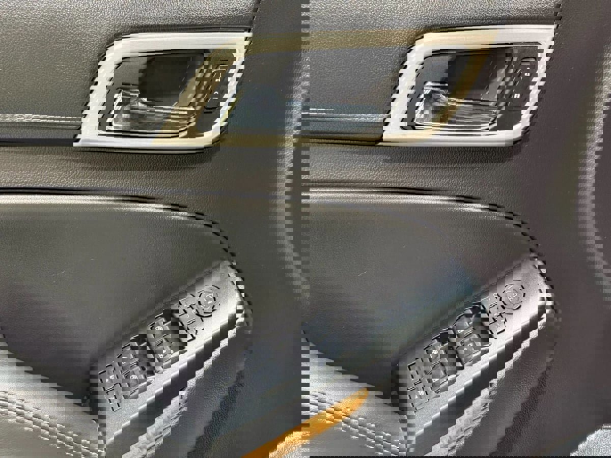 Used 2015 GMC Yukon Denali w/ Premium Package image 11