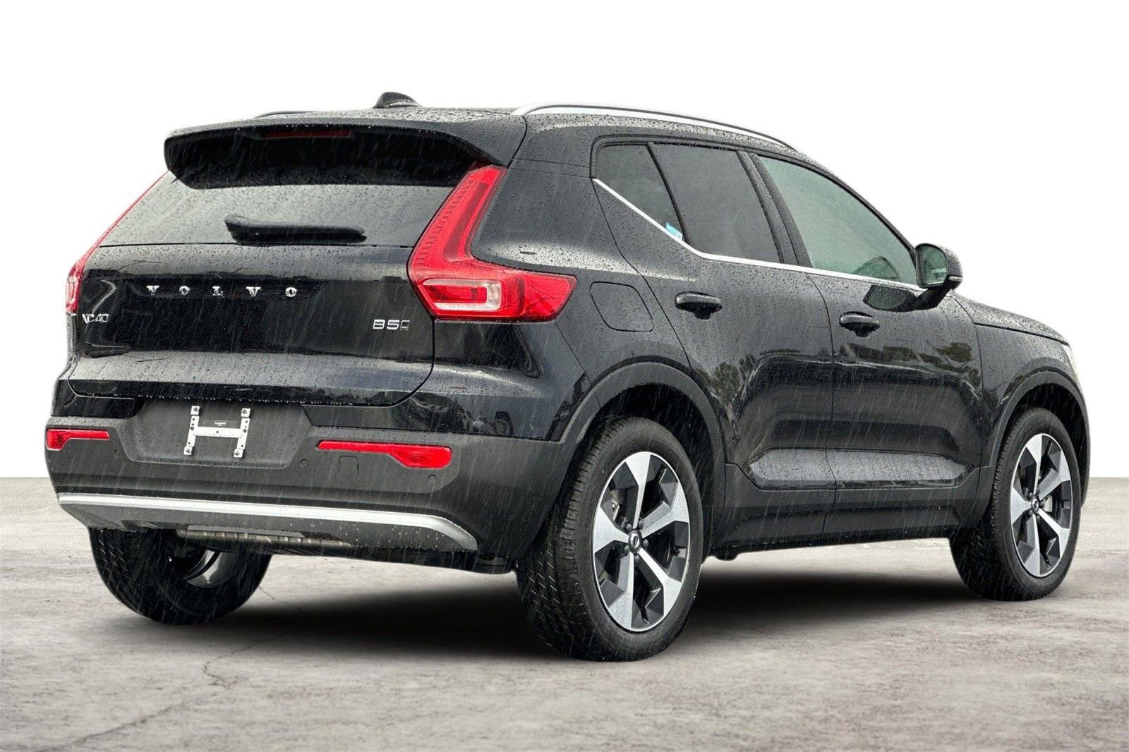 Certified 2025 Volvo XC40 B5 Core w/ Protection Package Premier image 2