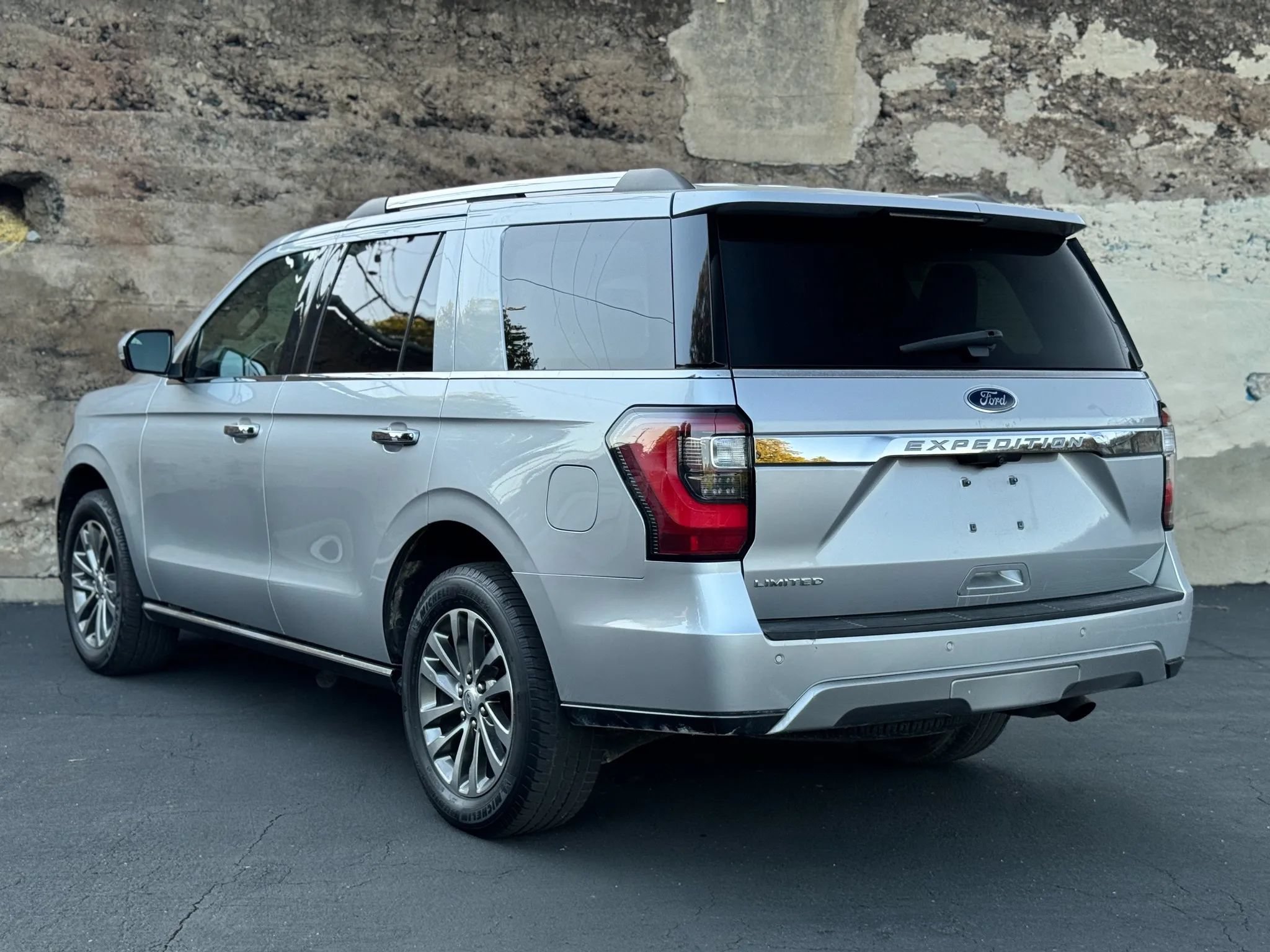 Used 2018 Ford Expedition Limited RWD image 6