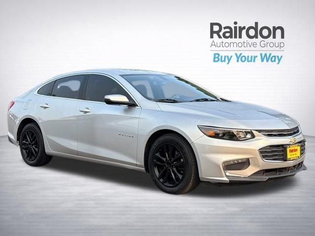 Used 2017 Chevrolet Malibu LT FWD image 1