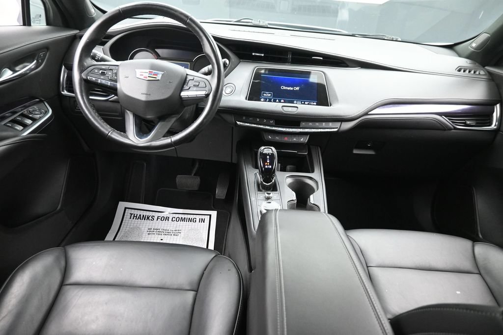 Used 2022 Cadillac XT4 Luxury w/ Cold Weather Package AWD/4WD image 15