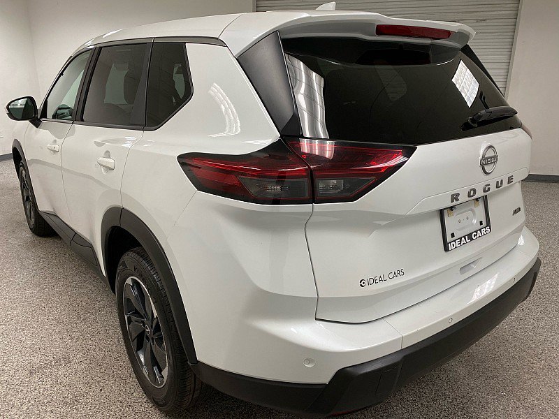 Used 2025 Nissan Rogue SV image 7