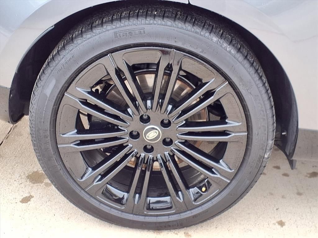 Used 2025 Land Rover Range Rover Autobiography image 6