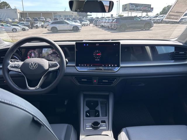 New 2026 Volkswagen Tiguan SE FWD image 13