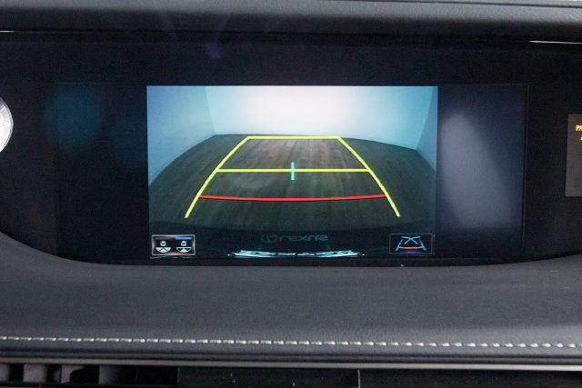 Used 2019 Lexus LS 500 w/ Accessory Package (Z2) RWD image 16