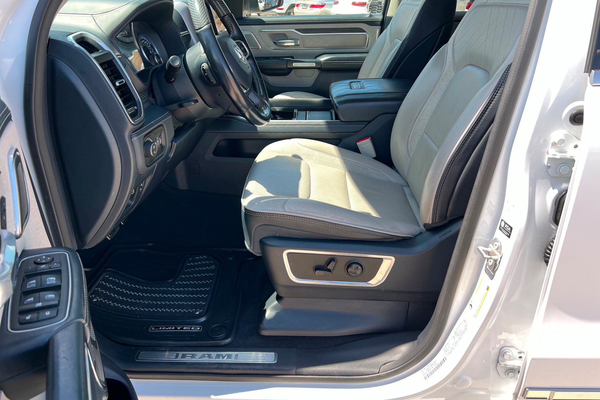 Used 2022 RAM 1500 Limited AWD/4WD image 18