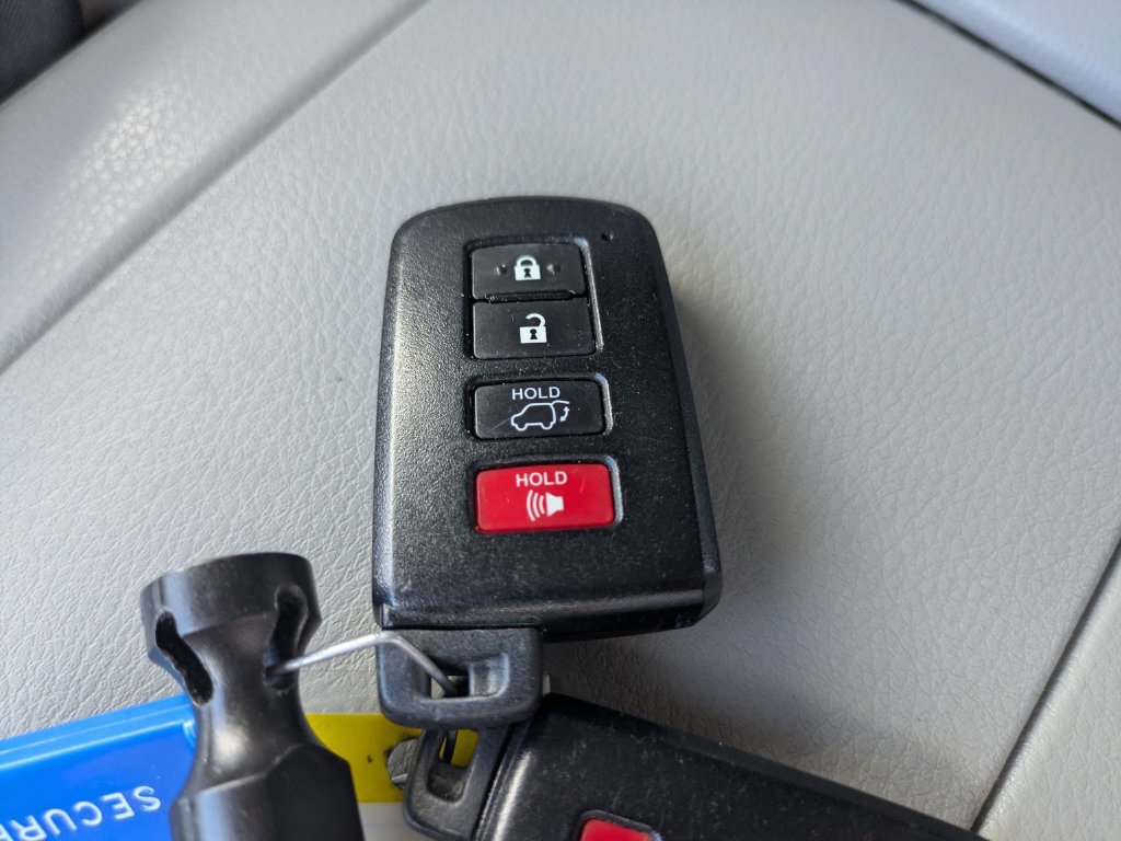 Used 2014 Toyota Highlander XLE AWD/4WD image 31