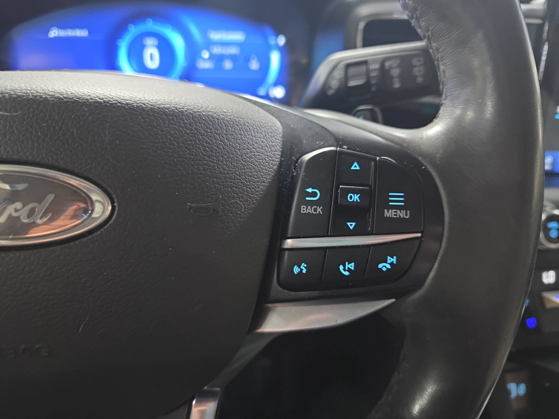 Used 2020 Ford Explorer Platinum w/ Premium Technology Package AWD/4WD image 18