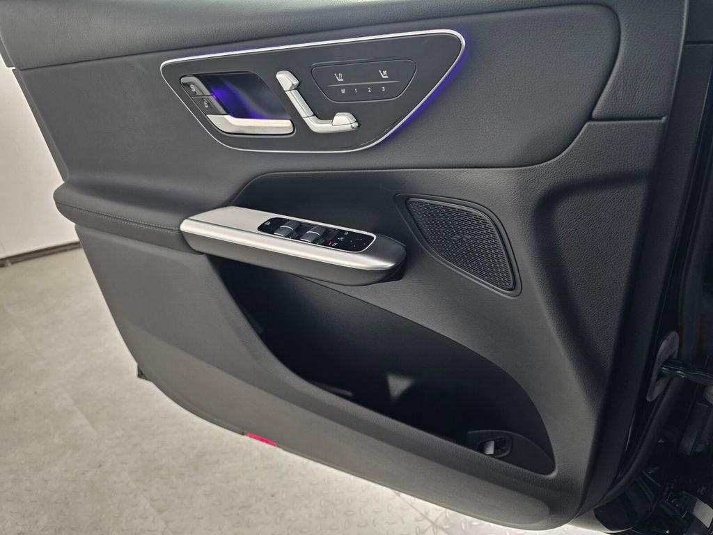 Certified 2025 Mercedes-Benz GLC 300 image 24