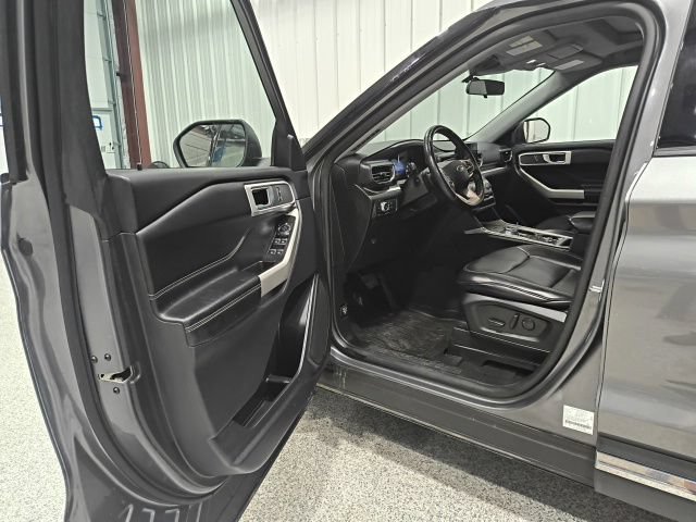 Used 2021 Ford Explorer XLT w/ Equipment Group 202A AWD/4WD image 12