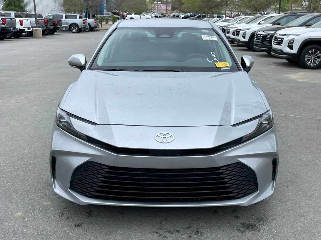 Used 2025 Toyota Camry SE image 2
