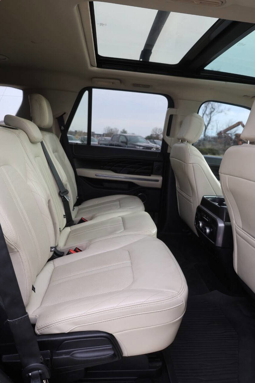 Used 2019 Ford Expedition Platinum image 16