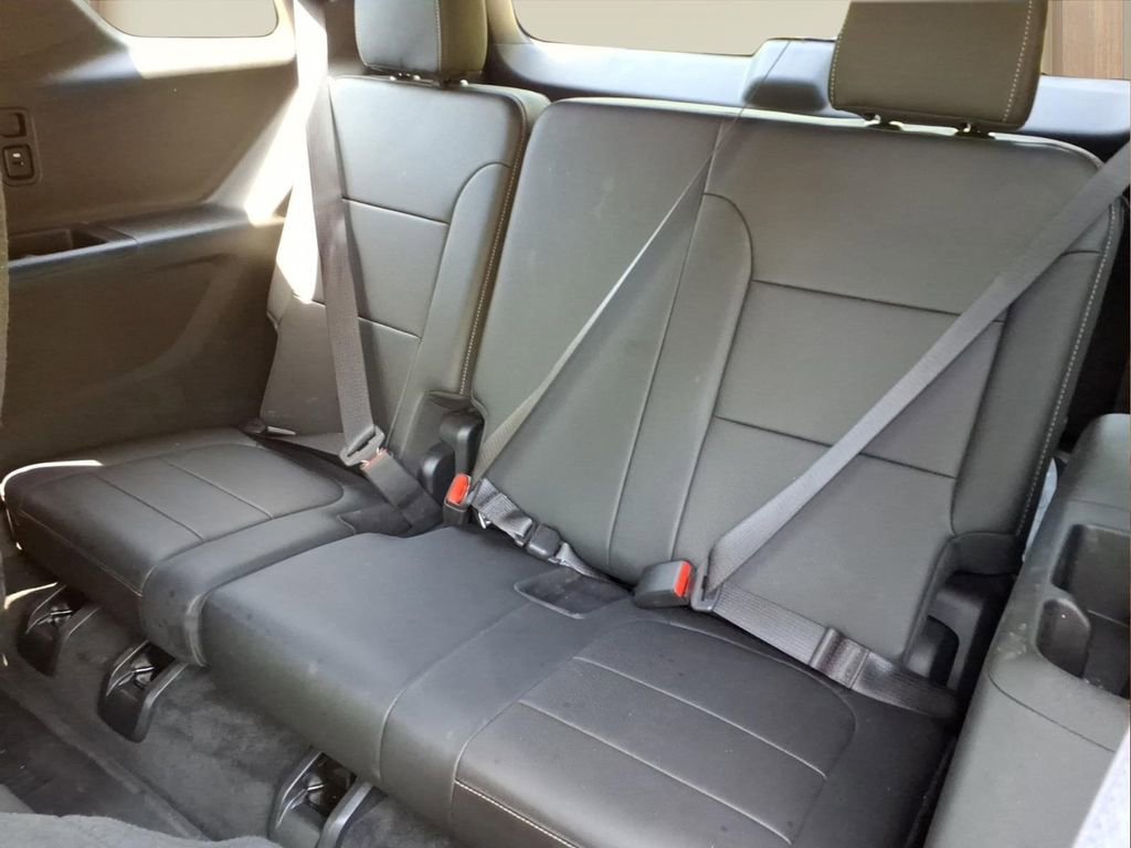 Certified 2023 Chevrolet Traverse Premier w/ Redline Edition FWD image 24
