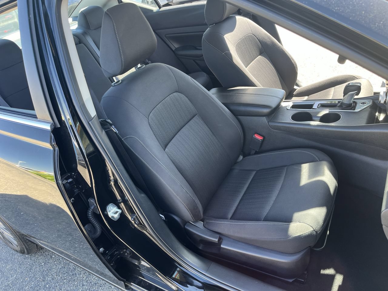 Used 2025 Nissan Altima 2.5 SV FWD image 24