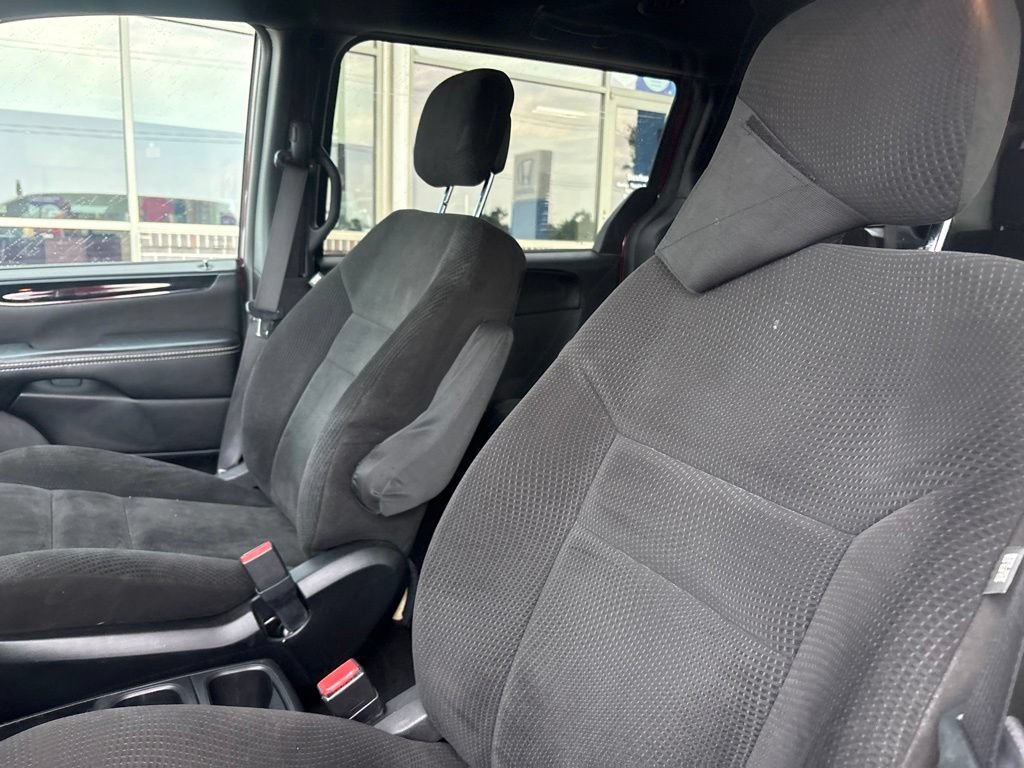 Used 2017 Dodge Grand Caravan SE FWD image 11