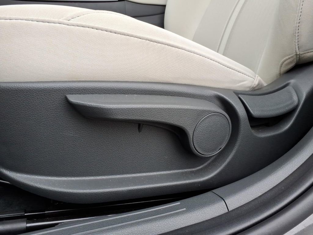 Used 2023 Hyundai Sonata SE w/ Cargo Package FWD image 18