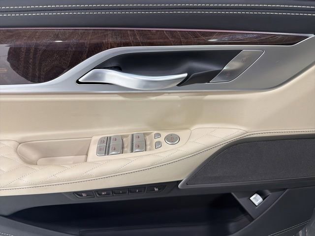 Used 2020 BMW 750i xDrive w/ Executive Package AWD/4WD image 11