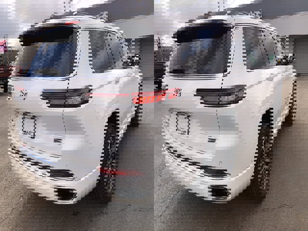 Used 2023 Jeep Grand Cherokee L Overland w/ Advanced Protech Group III image 13