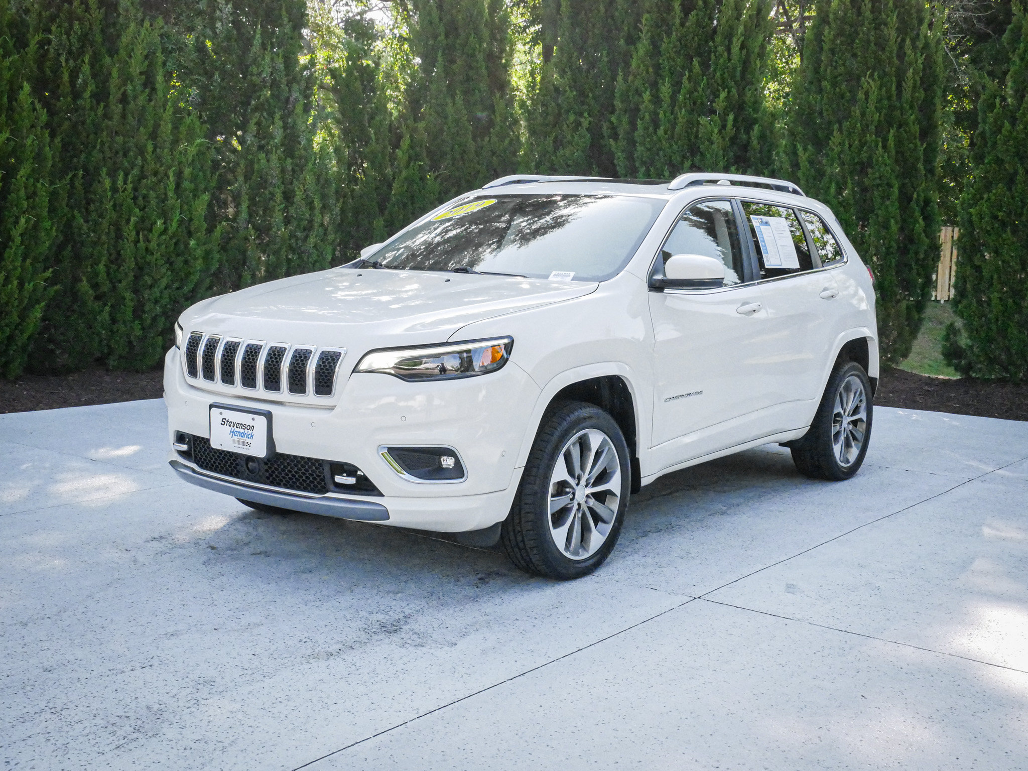 Used 2019 Jeep Cherokee Overland w/ Technology Group AWD/4WD image 5